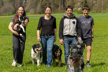 Familie Etter mit ihren Hunden