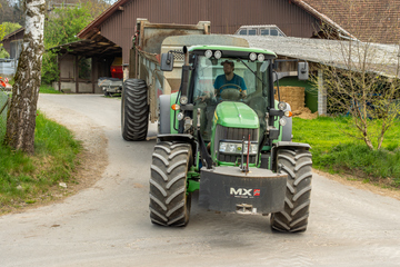 Traktor mit Anhänger